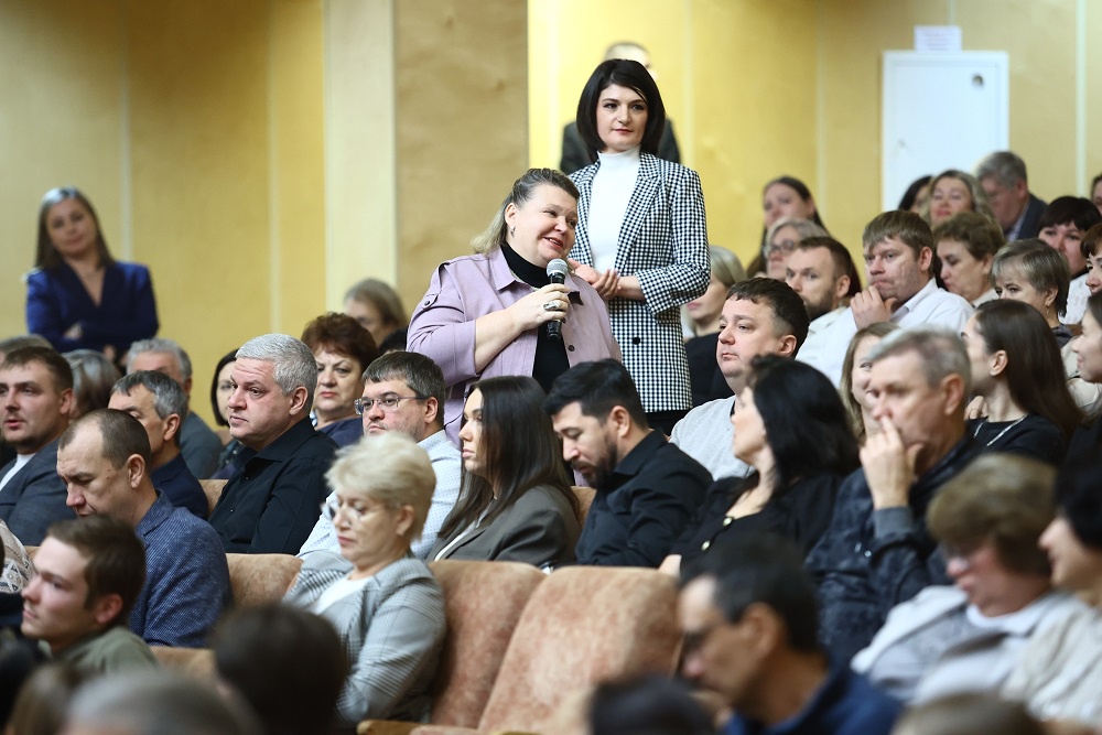 Мэр Новосибирска встретился с дзержинцами