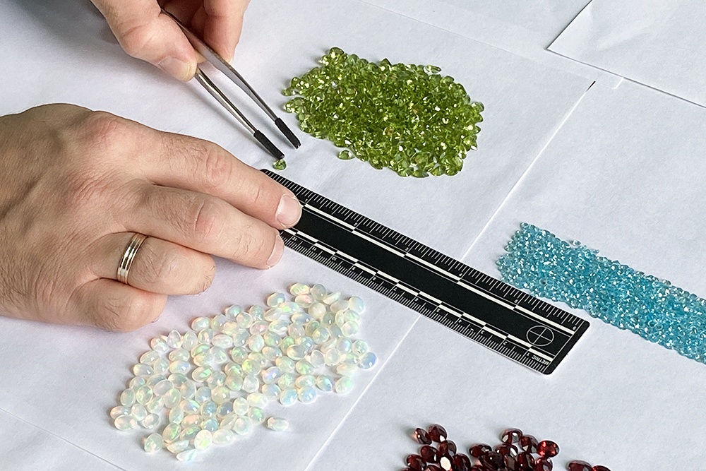 ФТС пресекла ввоз в РФ драгоценностей на 3,4 млн рублей под видом обычных камней