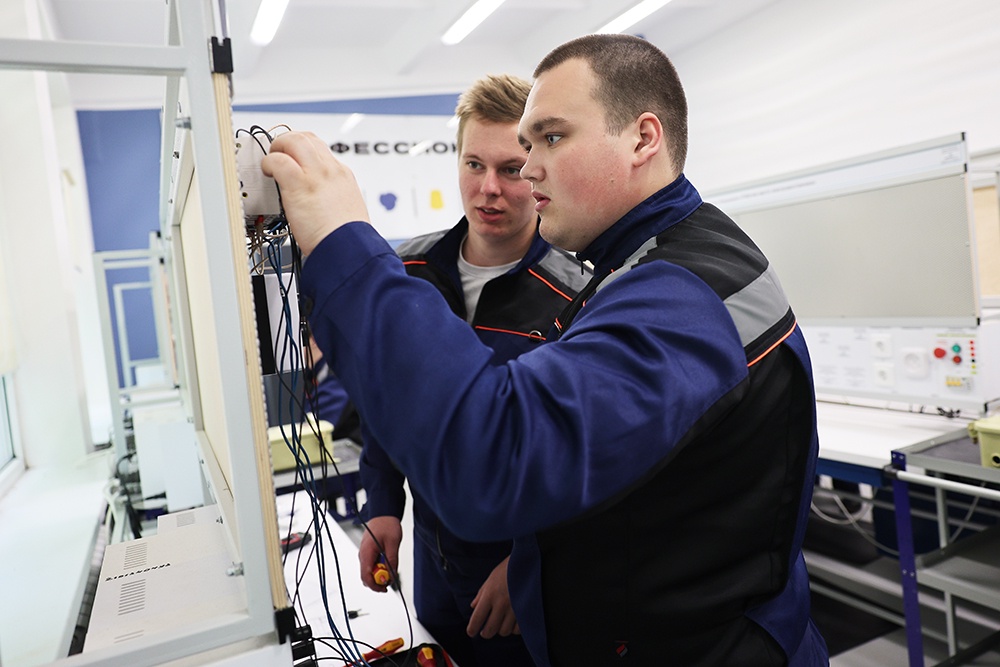 Компании берут на работу все больше выпускников колледжей и техникумов