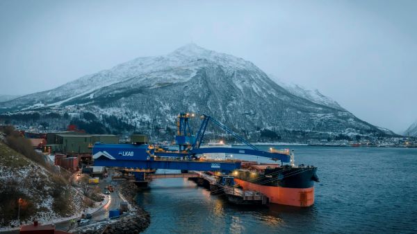 Шведская компания LKAB открывает новый судовой погрузчик в Нарвике